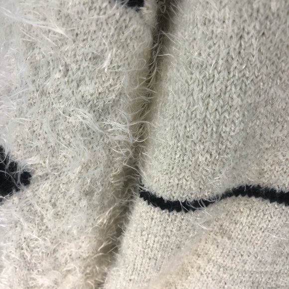 BKE Boutique Fuzzy White & Black Aztec Sweater XL - Picture 7 of 12